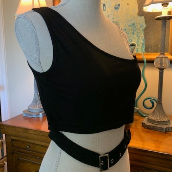 Zaful - Black knit crop top Size Medium with buckle and chain - Picture 7 of 10